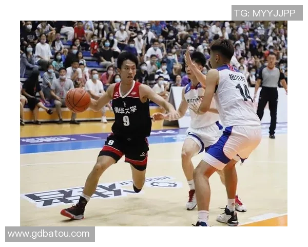 清华大学与北京大学篮球赛激烈对决展现青春风采与竞技精神