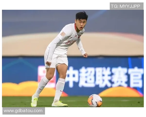 斯卢茨基本月刚跟申花续约！就为沙龙搞定五笔本乡国脚签约，张玉宁+张琳芃领衔